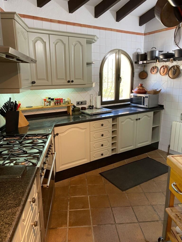 Kitchen Facelift in Thomson